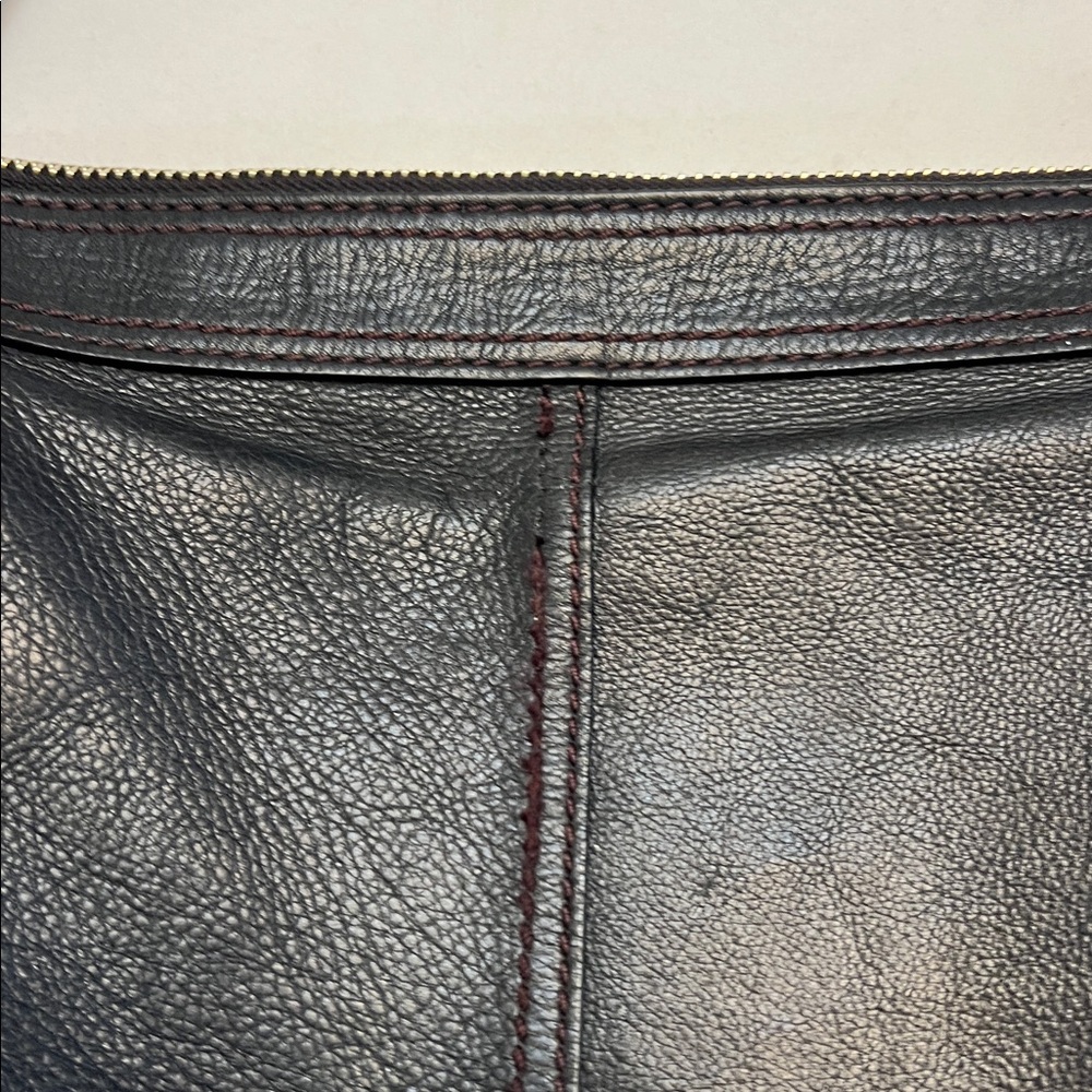 VINTAGE FOSSIL MADDOX BLACK PEBBLED LEATHER BUCKET BAG ZIP CLOSURE CROSSBODY - Picture 6 of 16